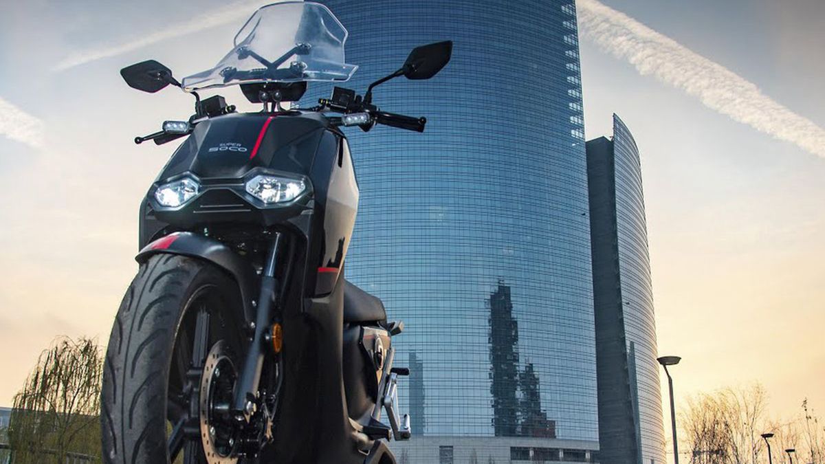 Los usuarios deberán patentar y asegurar la motocicleta y tener una licencia de conducir válida.