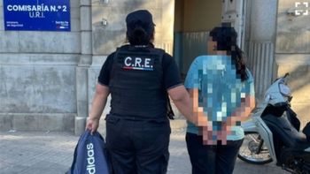 Abandonó a su hijo con Síndrome de Down en una plaza por un insólito motivo