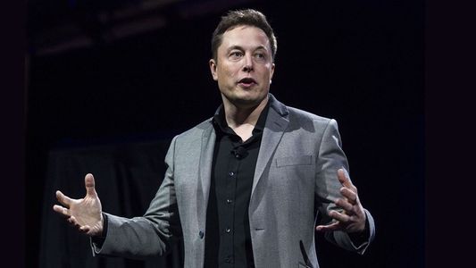 Cuál fue el primer trabajo de Elon Musk, la persona más rica del mundo