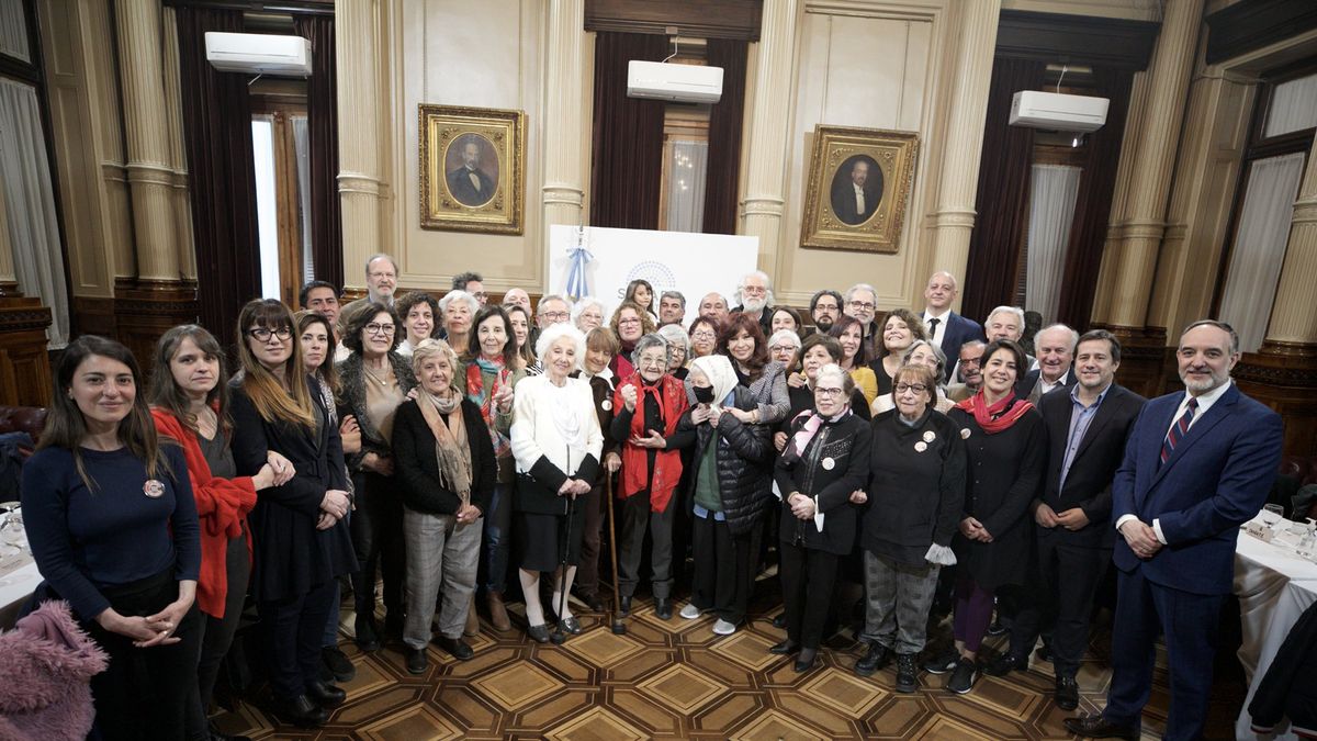 Cristina Kirchner junto a organismos de derechos humanos Foto: Senado de la Nación