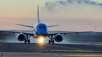 El avión de Aerolíneas Argentinas aterrizó esta tarde en el aeropuerto de Ezeiza con más de 500.000 dosis de Sputnik V. Foto: Archivo. El avión de Aerolíneas Argentinas aterrizó esta tarde en el aeropuerto de Ezeiza con más de 500.000 dosis de Sputnik V. Foto: Archivo.