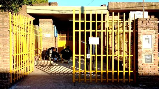 Violencia sin fin en Rosario: amenazaron de muerte a docentes con casi 50 vainas y una intimidatoria nota en una escuela
