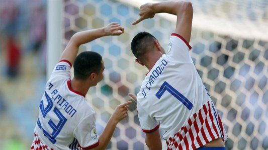 Mano, penal y gol: Paraguay abrió la cuenta ante Qatar con este gol de Tacuara Cardozo