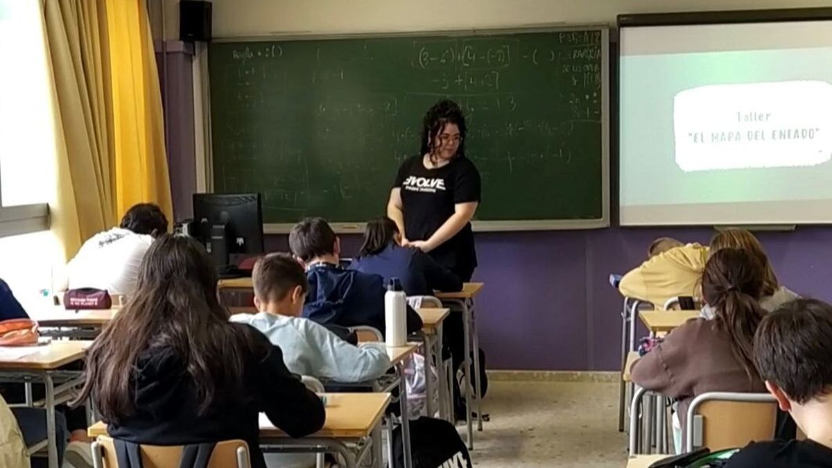 Violento episodio escolar: un alumno terminó gravemente herido tras el ataque de una compañera