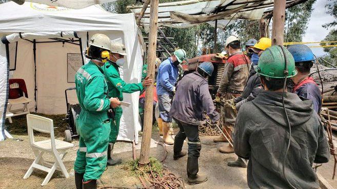 Así se realizaba la búsqueda de los mineros atrapados por un derrumbe en Colombia Foto (El Espectador).