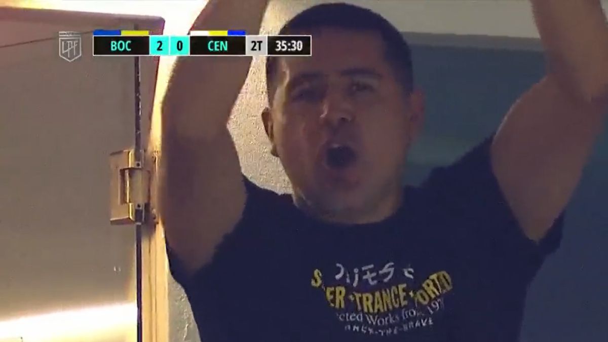 Riquelme y el éxtasis tras el gol de Fabra.