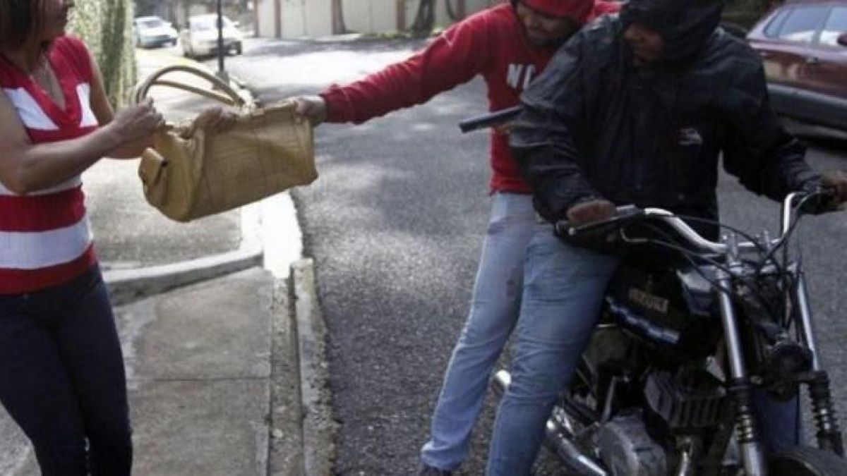 Dos motochorros atacaron a una mujer