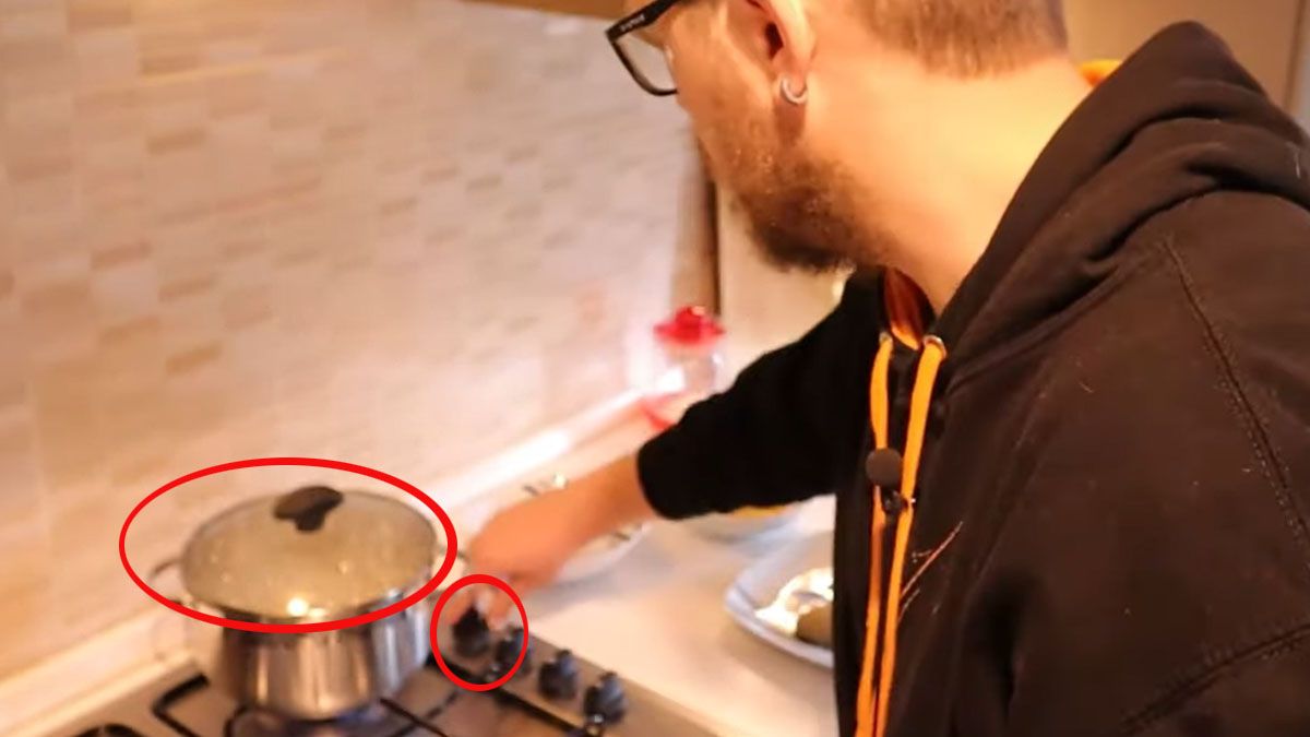 Momento clave para la cocción de la pasta sin gastar gas en exceso: apagar la hornalla (Foto: Captura de TV)