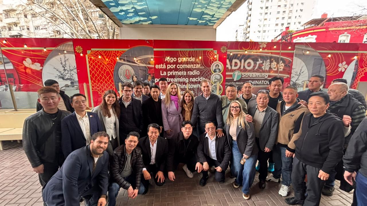 Karina Milei recorrió el barrio porteño de Belgrano junto a Diego Santilli y Pilar Ramírez, sus dos posibles candidatos en la provincia de Buenos Aires y en CABA para 2027. Foto: Presidencia.