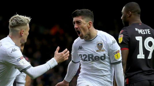 El Leeds de Bielsa le ganó 1-0 a Reading, sigue en zona de ascenso a Premier y le sacó 5 puntos al tercero