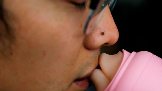 Crearon un dispositivo para enviar y recibir besos a distancia