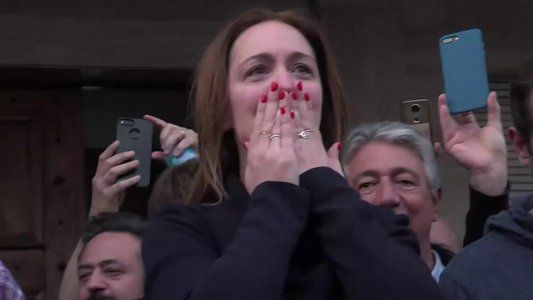 Entre lágrimas, Vidal saludó a los miles de vecinos que se reunieron en Morón por su cumpleaños