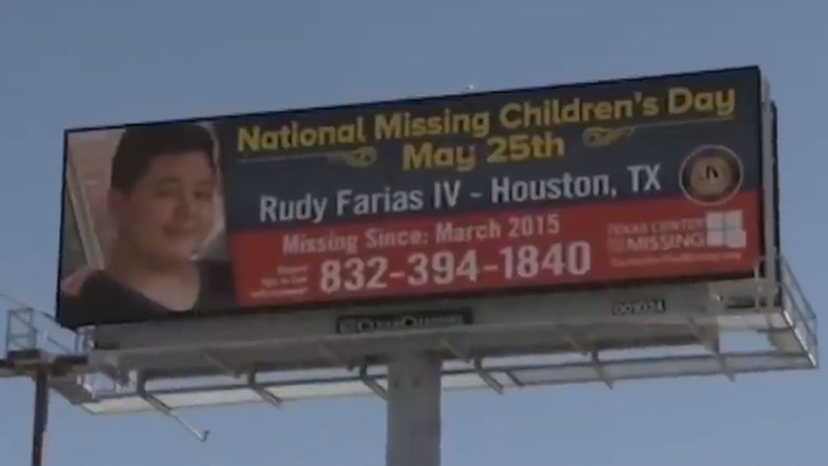 Avisos sobre la desaparición de Rudy estuvieron en la vía pública en Texas durante 8 años, en un gran engaño. (Foto: Captura de TV)