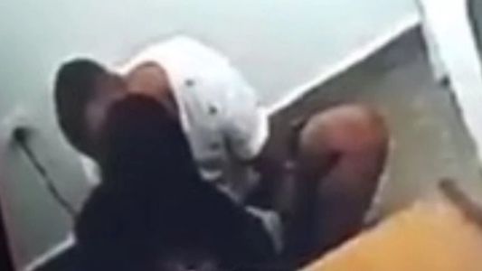 Una jueza de Chubut fue grabada a los besos con un preso al que había condenado por matar a un policía