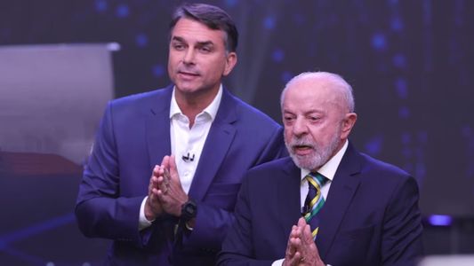 El último cara a cara entre Lula y Flávio Bolsonaro podría definir una elección histórica en Brasil