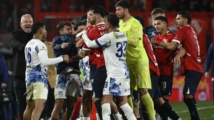 Video: empujones, expulsados y un cierre picante entre Independiente y Talleres