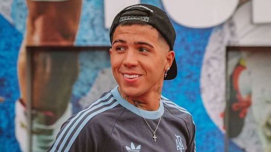 Las comprometedoras fotos que comprueban el romance de Enzo Fernández con una ex de L-Gante