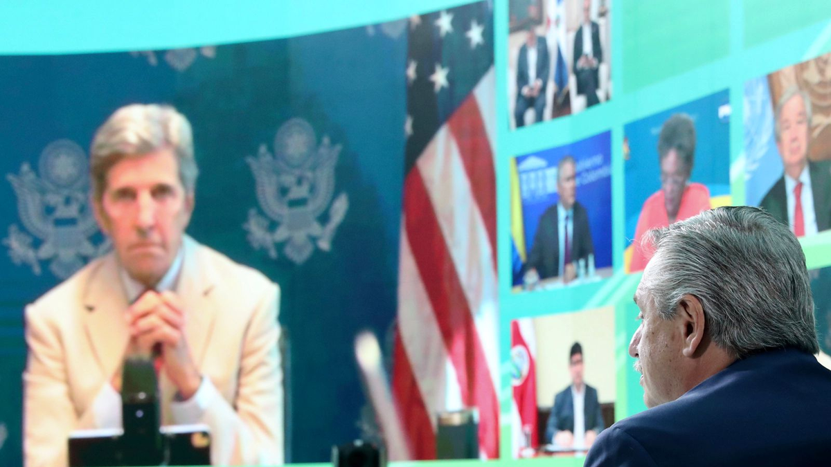 Alberto Fernández recibió el apoyo de John Kerry
