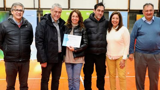 Bariloche: Ferraresi y Carreras entregaron viviendas y Créditos Casa Propia