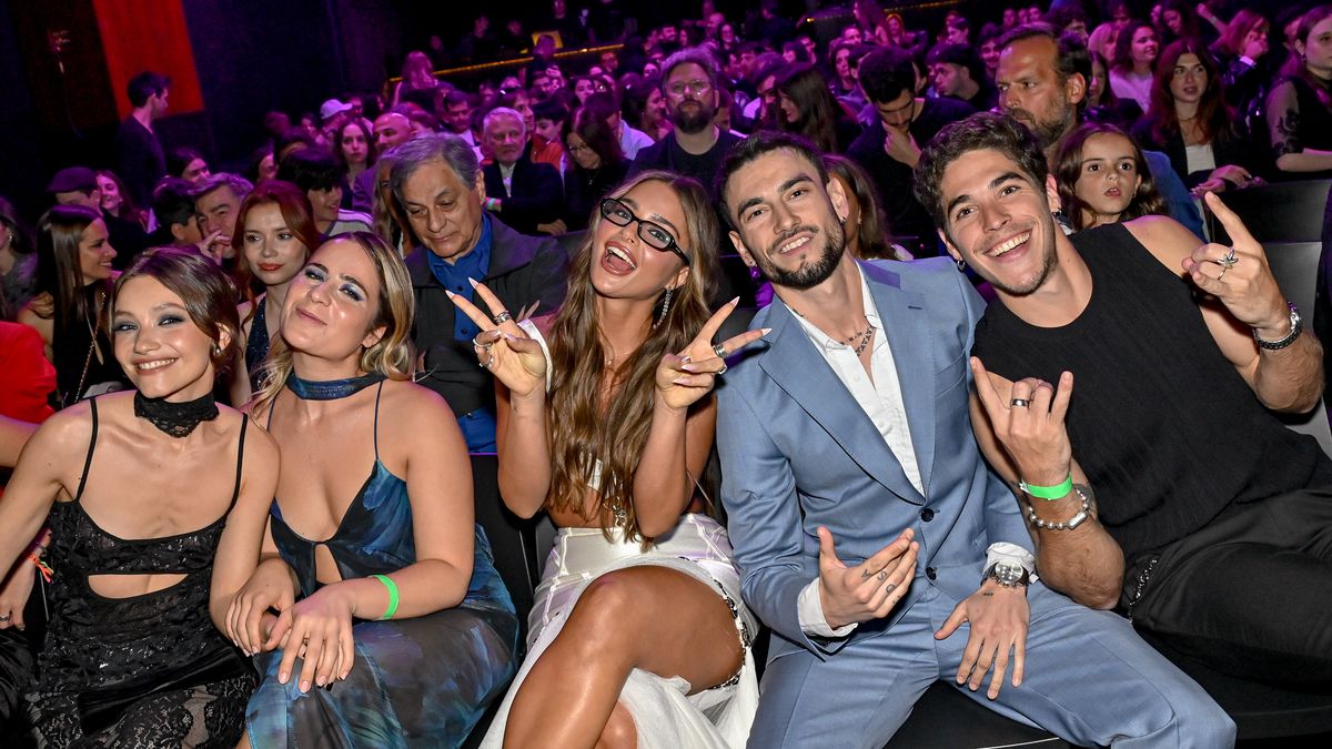 Elenco Mirando el primer episodio
