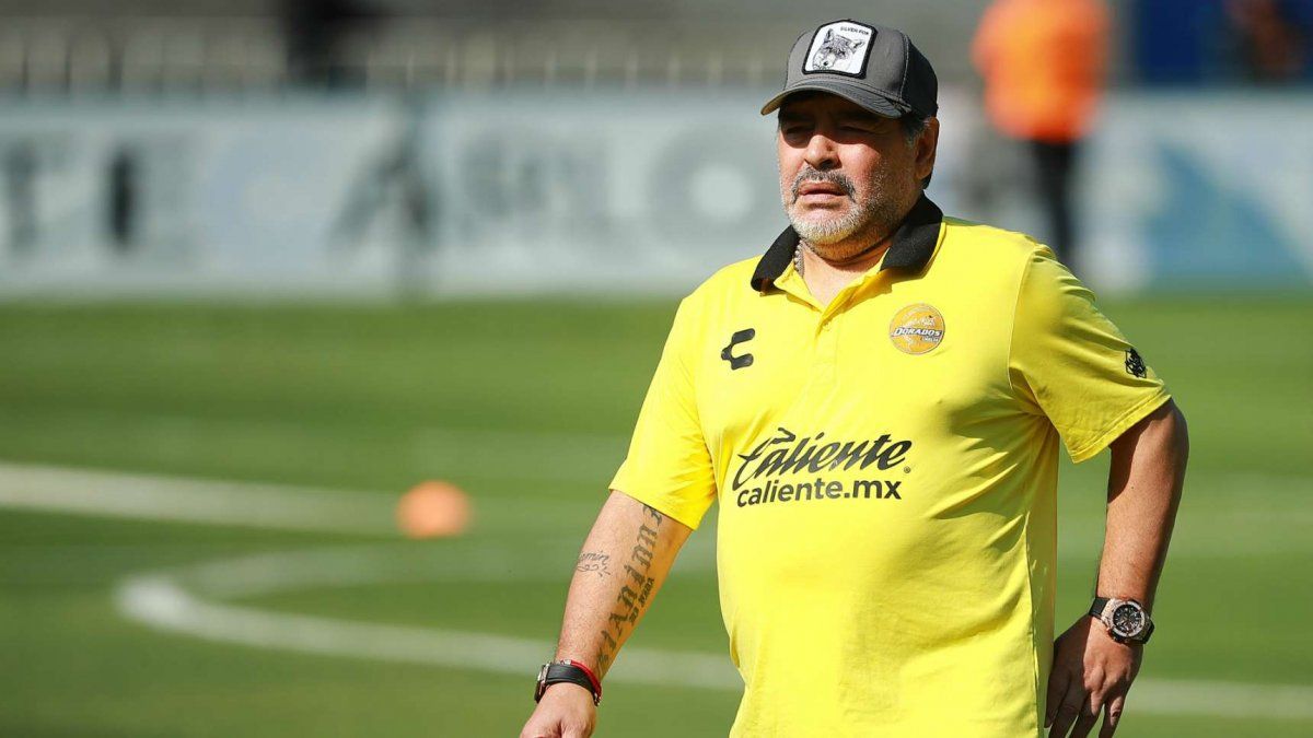 Maradona fue dado de alta, pero deberá operarse
