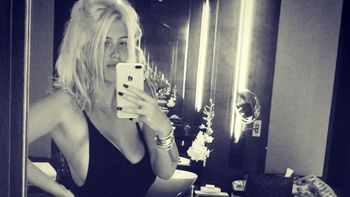 Wanda Nara y un micro bikini a punto de reventar