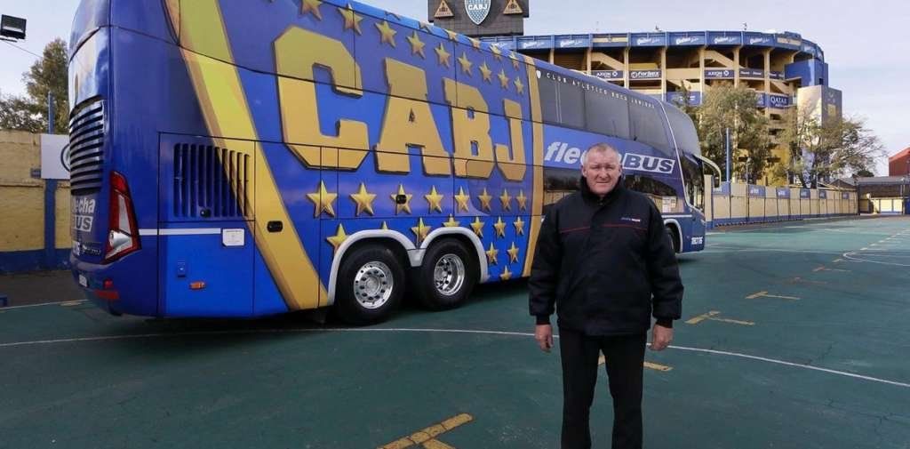 El plantel de Boca probó la resistencia de los vidrios blindados antes del clásico