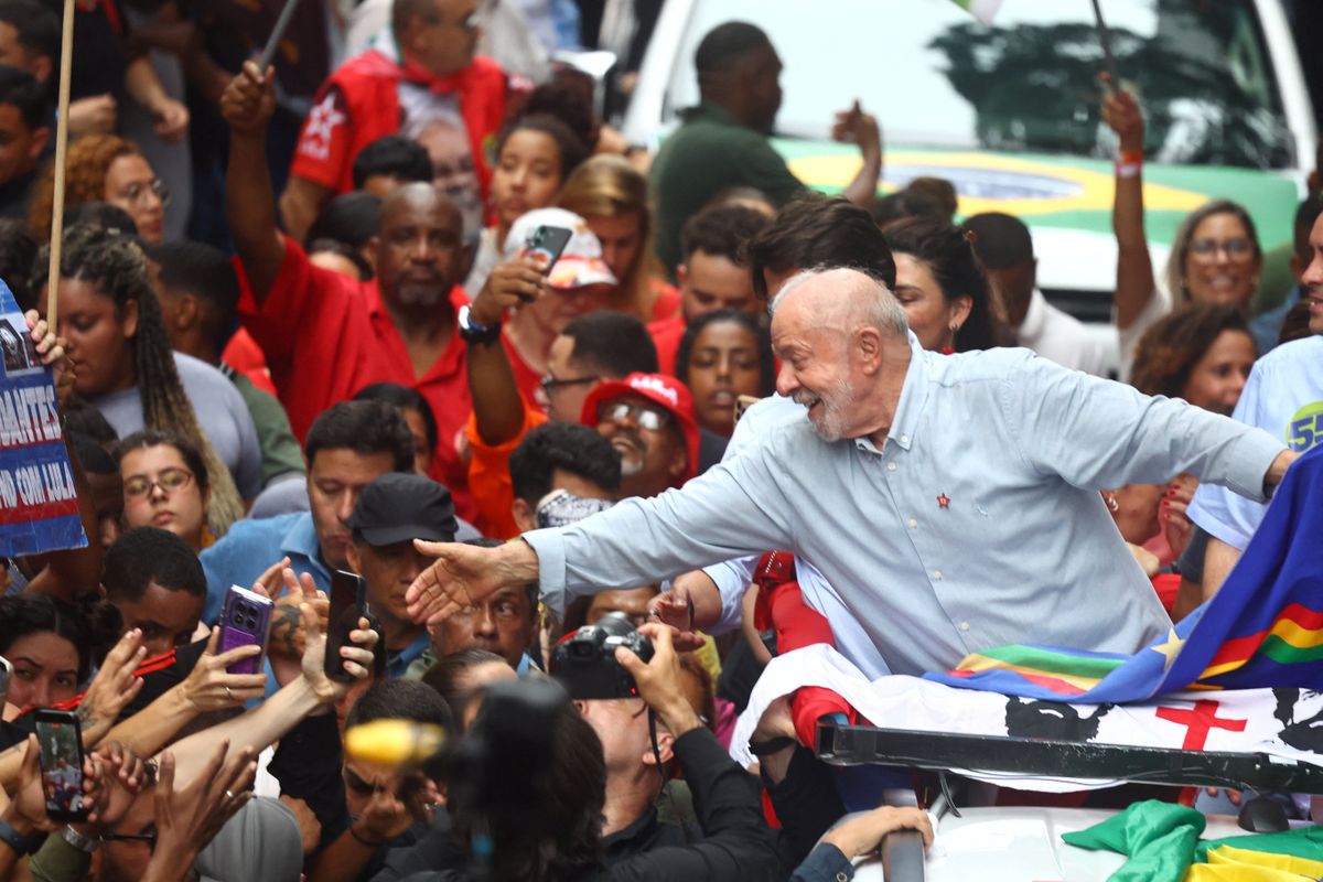 Lula exhibió una remera con la frase 