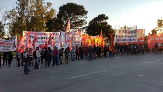 Agrupaciones de izquierda cortan accesos y colectoras para darle al paro un carácter activo