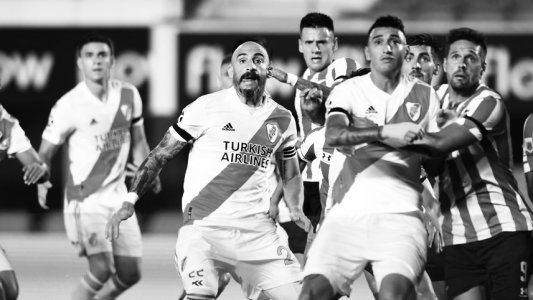 River perdió un partido increíble contra Estudiantes en La Plata y Zielinski volvió a amargarlo