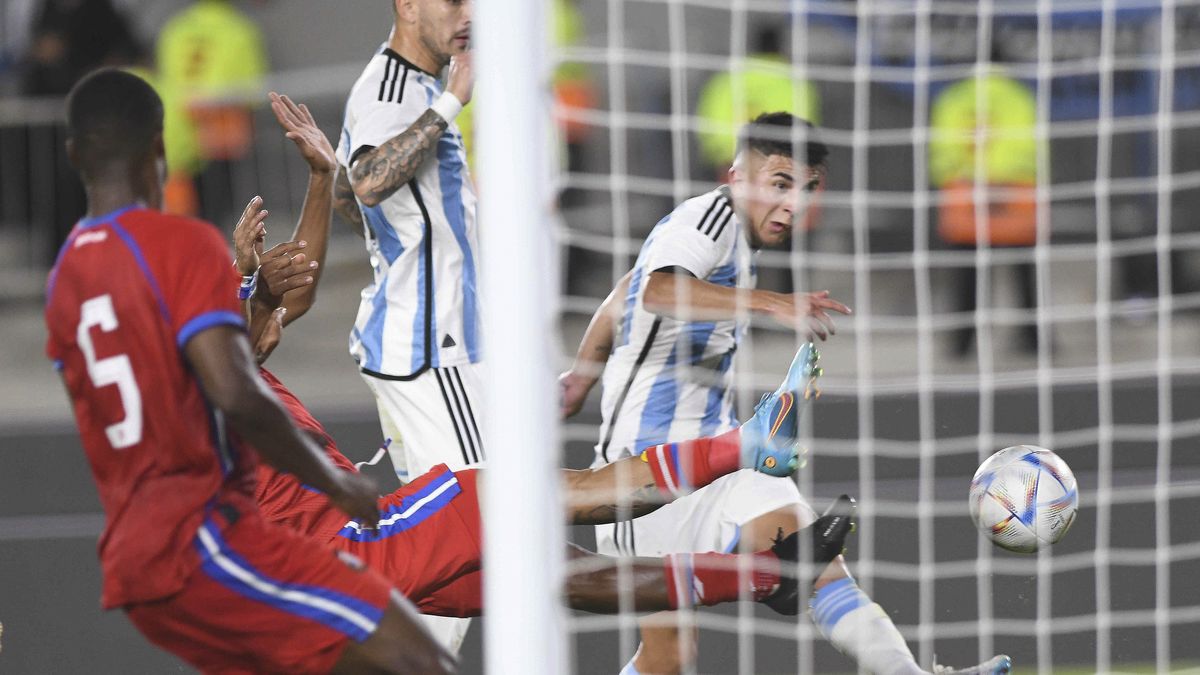 El gol de Thiago Almada para desatar la locura argentina ante Panamá. (Télam)