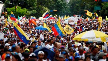Masivas marchas en Venezuela por la convocatoria #16N