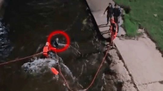 Se tiró al río para escapar de la Policía tras robar una moto y el final fue inesperado