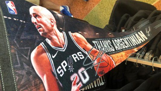 #GraciasManu | El homenaje a Ginóbili desde adentro: banderas argentinas, ploteados de Manu y pañuelos para las lágrimas