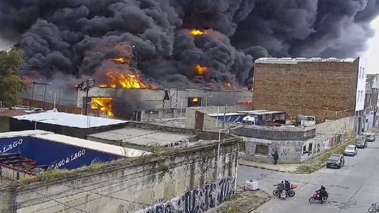 Incendio en Avellaneda: las imágenes de las llamas y el humo que impactaron sobre la Ciudad