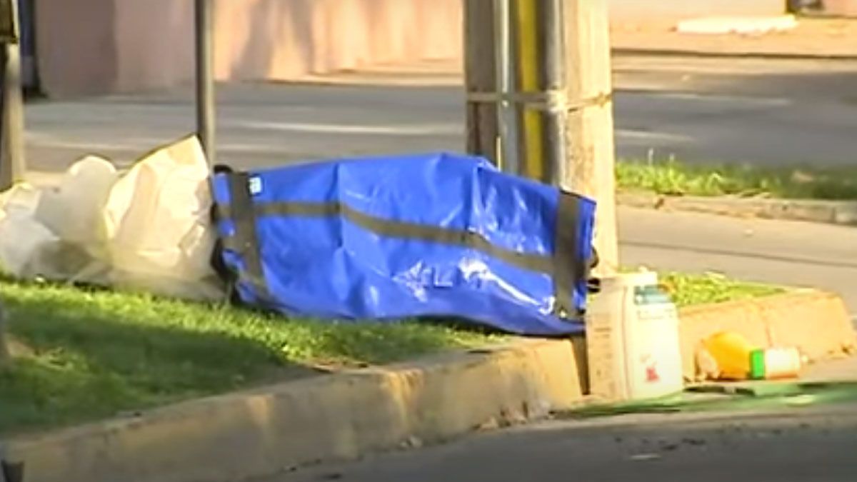 El cuerpo hallado por la polic&iacute;a de Chile en una valija. (Foto: Captura de TV)