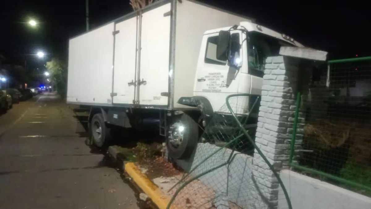 Un camión perdió el control