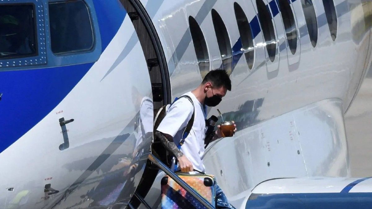 El 10 argentino ya está en París y este miércoles se suma a las prácticas del PSG. (Foto: Gentileza Diario La Verdad)&nbsp;
