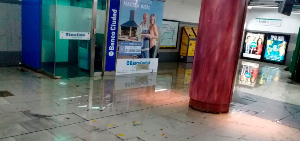 Impactantes imágenes del subte inundado: denuncia de trabajadores por falta de mantenimiento
