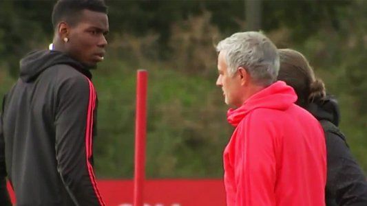 Tensas miradas entre Pogba y Mourinho en el entrenamiento del Manchester United
