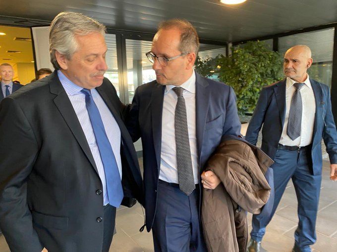 Alberto Fernández arribó a Alemania, en la segunda etapa de su gira europea, y mañana se reúne con Merkel