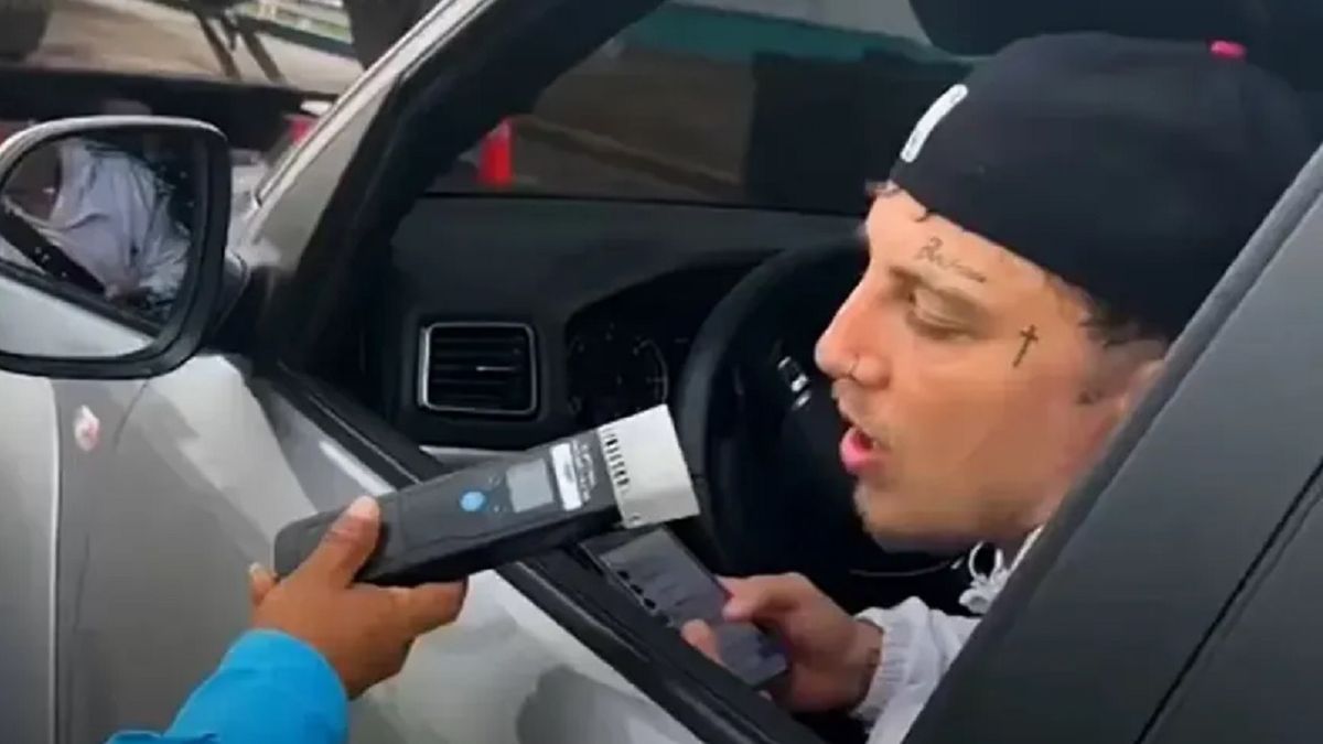 El video del control de alcoholemia a El Polaco y su sorprendente resultado: Esto es un arma