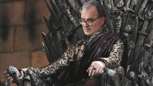 Bielsa llegó a Game of Thrones: según Jaime Lannister, el Loco es el elegido para el Trono