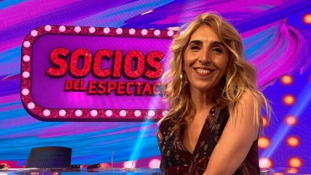Karina Iavícoli deja Socios del espectáculo en el Trece para regresar a Intrusos (América TV), un clásico del mundo del espectáculo en la televisión. 