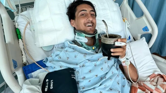 Piden ayuda para un joven que fue arrastrado por una ola y quedó paralítico