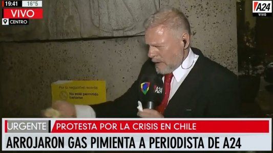 Fuertes incidentes frente al Consulado de Chile: los manifestantes atacaron al equipo de A24