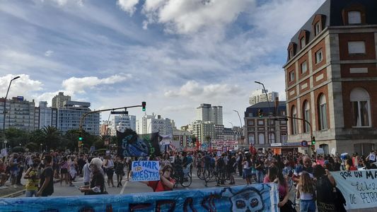 Vecinos de Mar del Plata protagonizaron una masiva manifestación contra la explotación petrolera