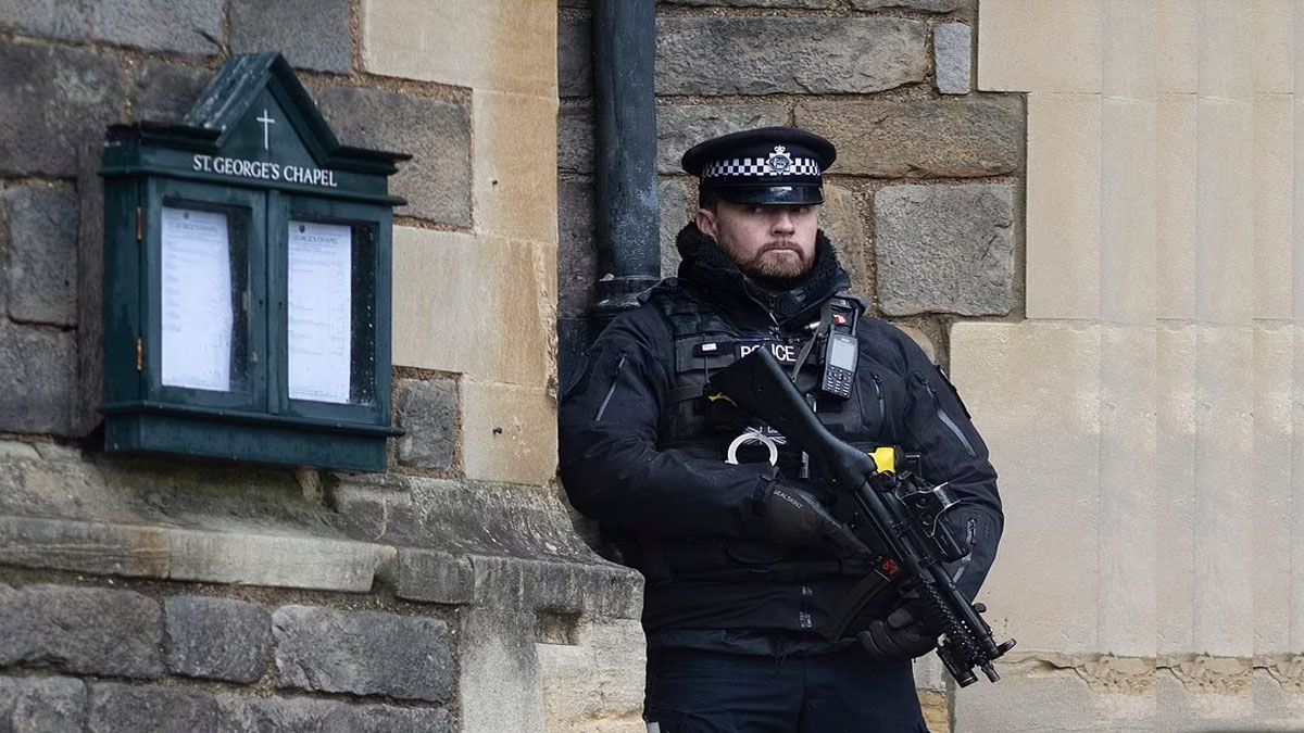 La policía británica reforzó la seguridad en el castillo luego del incidente (Foto: AP)