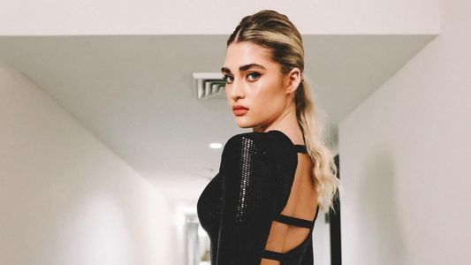 Martita Fort derrite Punta del Este con un look total white y transparencias