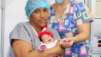 Milagros cumplió 2 meses: nació en un inodoro y la habían dado por muerta